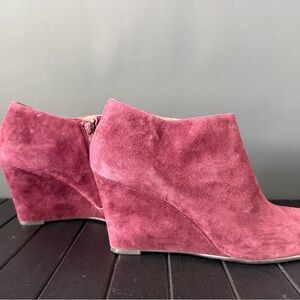 Aerosoles heelrest wedge ankle bootie burgundy suede 8.5